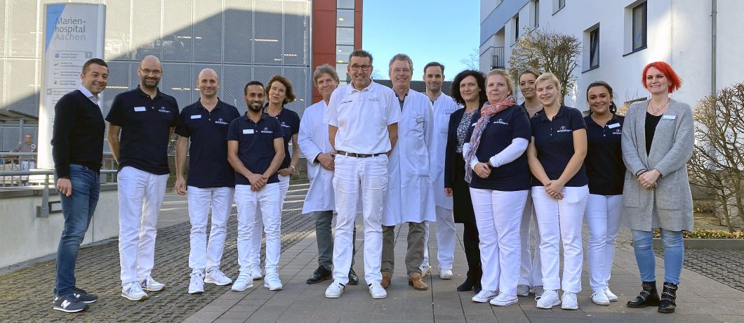 Personelle Veränderungen im Team des MVZ Gefäßzentrums am Marienhospital: Dr. med. Thomas Schmeink (Mitte) wurde in den Ruhestand verabschiedet.